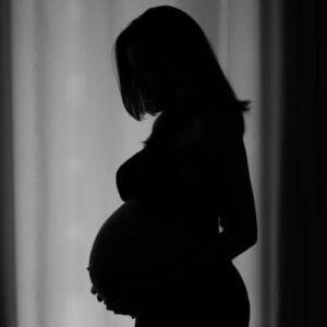 femme-enceinte-noir-blanc Femme enceinte pour massage sonore