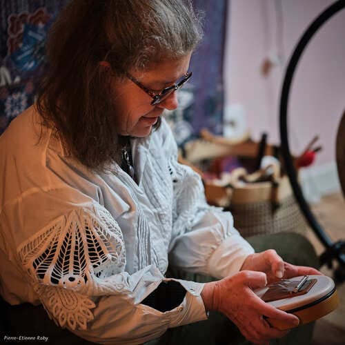 francoise-deffontaines-joue-sansula Praticienne en massage sonore à Colpo