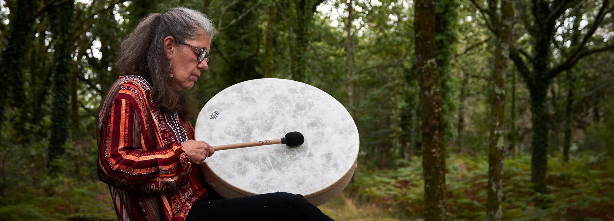 francoise-deffontaines-tambour-foret Françoise Deffontaines tambour en forêt