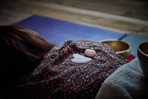 massage-sonore-coeur-quartz-rose Massage sonore avec quartz rose